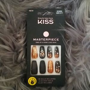 Kiss nails